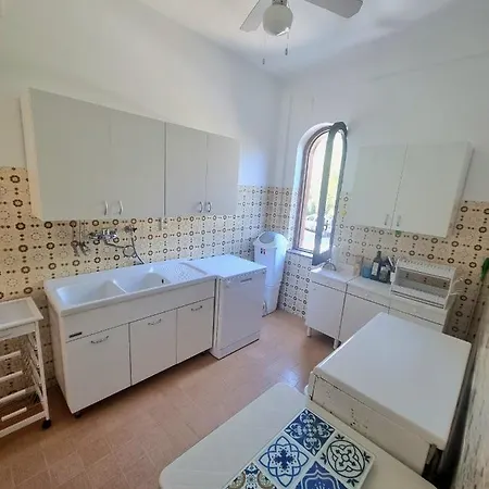 Fronte Su Tre Piani Con Giardino * Falerna