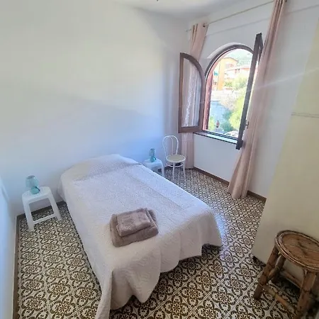 Tatil Evi Fronte Su Tre Piani Con Giardino