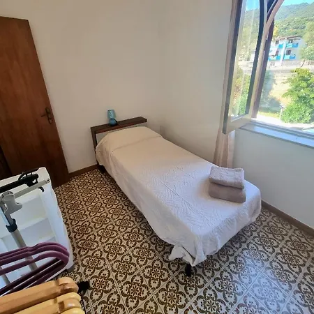 Fronte Su Tre Piani Con Giardino * פאלרנה