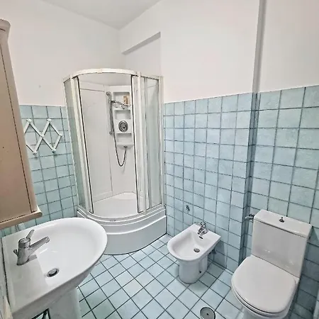 Fronte Su Tre Piani Con Giardino Tatil Evi *