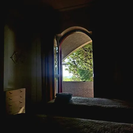 Tatil Evi Fronte Su Tre Piani Con Giardino