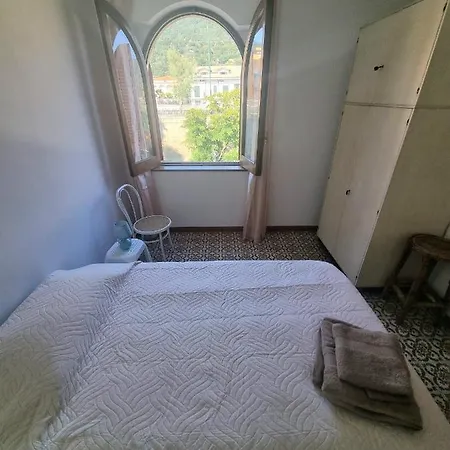 Fronte Su Tre Piani Con Giardino בית נופש
