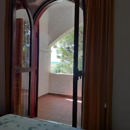 Fronte Su Tre Piani Con Giardino *