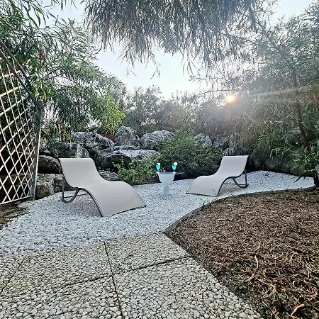 Fronte Su Tre Piani Con Giardino *