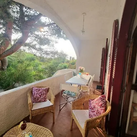 Fronte Su Tre Piani Con Giardino פאלרנה