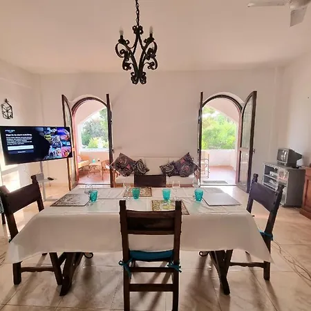 Fronte Su Tre Piani Con Giardino Tatil Evi *
