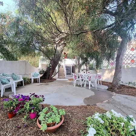 Fronte Su Tre Piani Con Giardino Tatil Evi